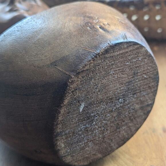 Hand-Carved Wooden Mother & Child Sculpture – Vintage Religious Art Home Decor - Picture 7 of 9